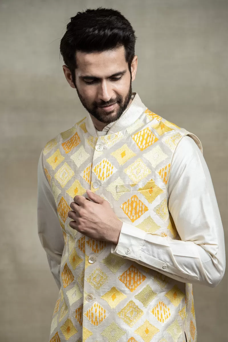 All Over Thread patterned Embroidered Kurta Bundi Set