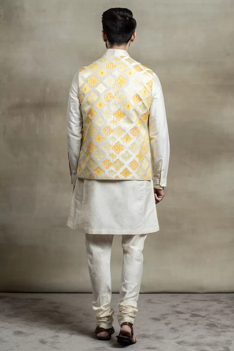 All Over Thread patterned Embroidered Kurta Bundi Set