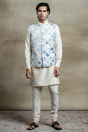 All Over Thread patterned Embroidered Kurta Bundi Set