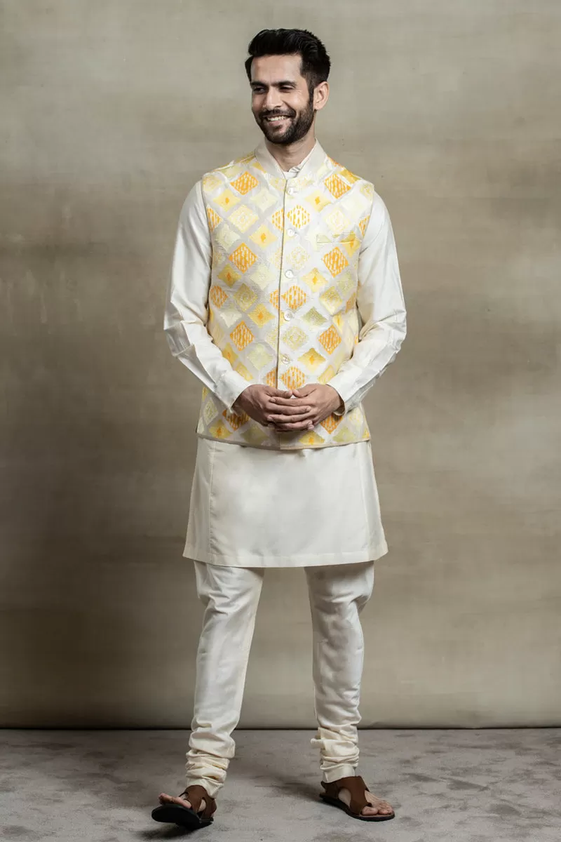 All Over Thread patterned Embroidered Kurta Bundi Set