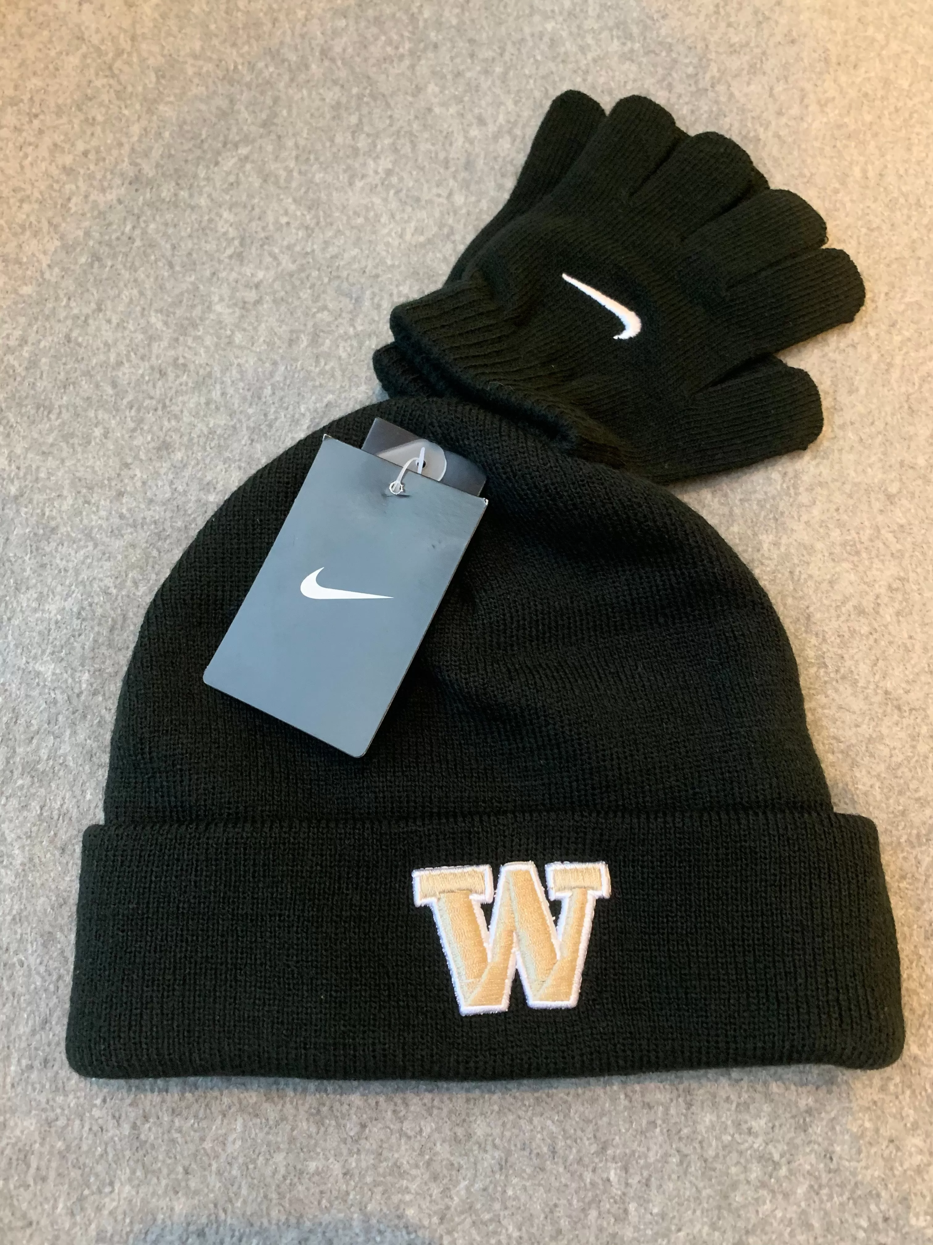 Huskies Black Nike YOUTH  2 Piece Set Beanie and Gloves