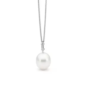 Sophisticated Diamond & Pearl Pendant