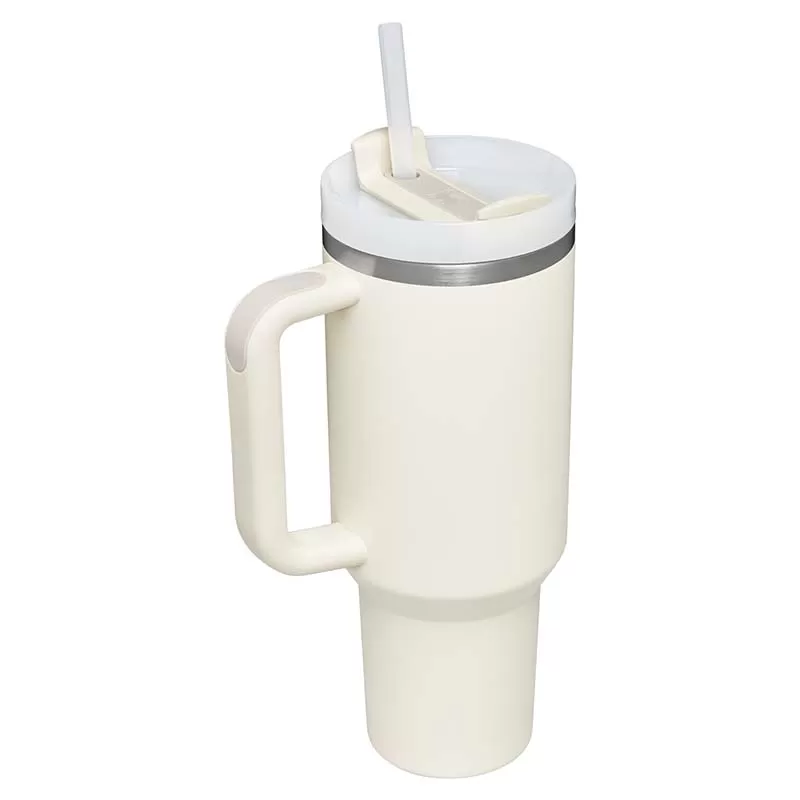 The 40oz Quencher H2.0 Flowstate Tumbler in Cream Tonal